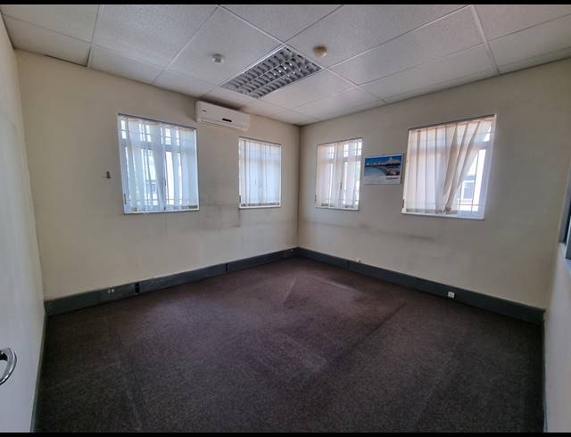 1,430M² OFFICE FOR SALE IN BRYANSTON